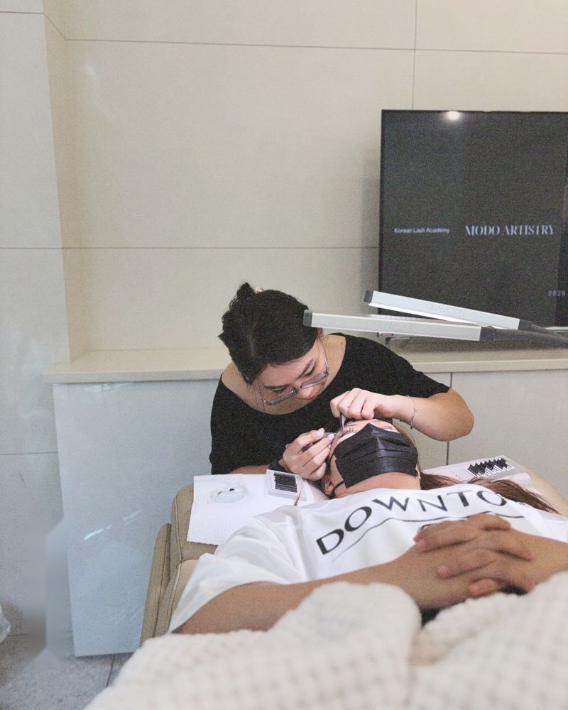 Priscilla applying lash extensions